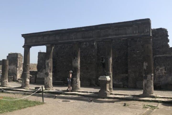 Private Pompeii Guided Tour from Rome with Lunch & Luxury Transfer photo 5