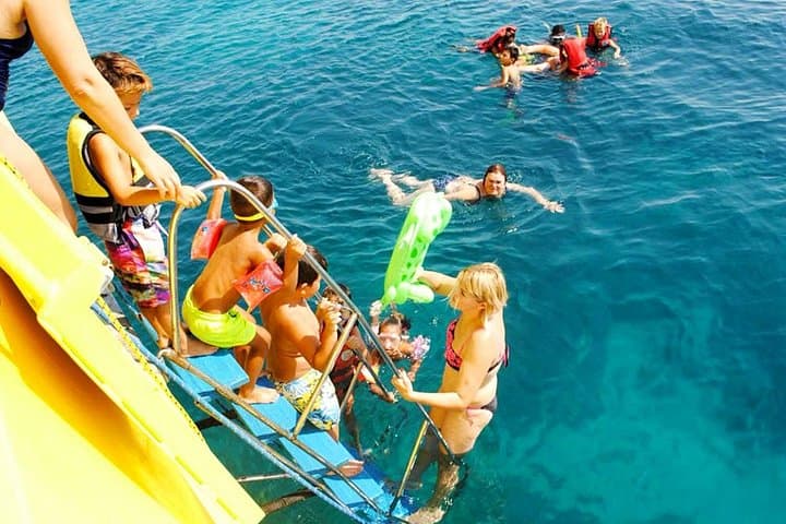 Hurghada Semi-Submarine & Snorkel Day Trip to Hula Hula Island with Lunch photo 4