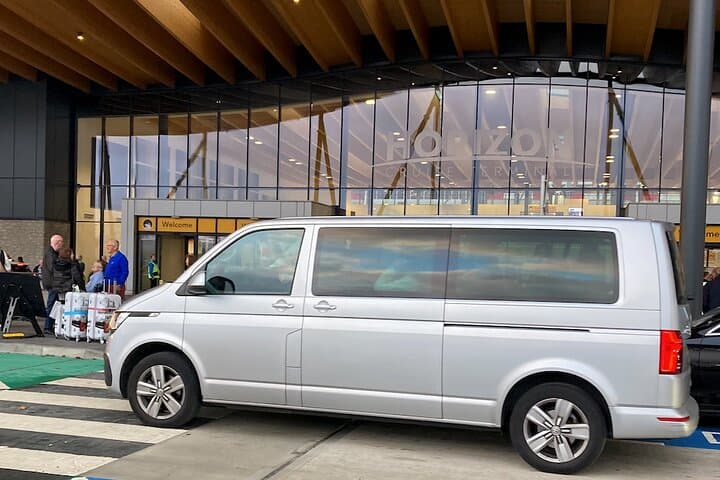 Southampton to London: Private Transfer with Stonehenge Stop and Self-Guided Bath Visit photo 2