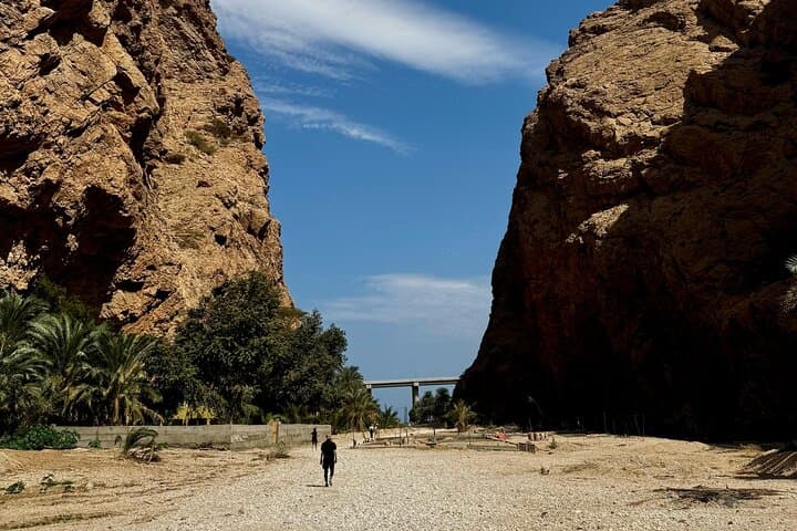 Wadi Shab & Bimmah Sinkhole: Full-Day Muscat Adventure