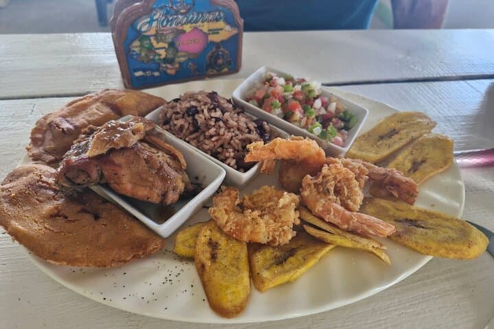 Roatan E-Bike Adventure, Food Tasting & Beach Daypass — 5‑Hour Island Experience photo 4