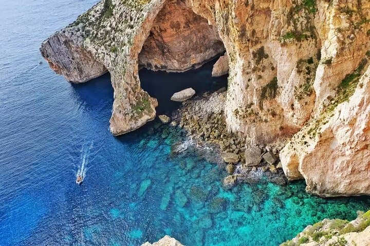 Private Day Tour in Malta: Valletta, Blue Grotto, Mdina & Coastal Highlights photo 2