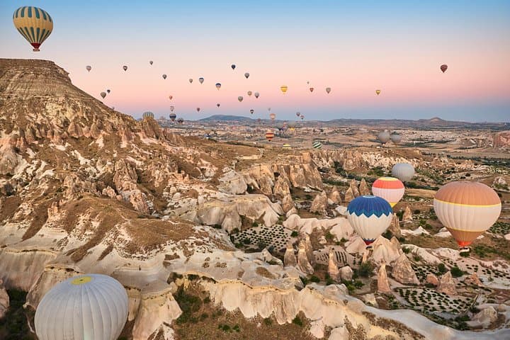 Sunrise Hot Air Balloon Over Göreme & Love Valley — Cappadocia Flight Guide photo 2