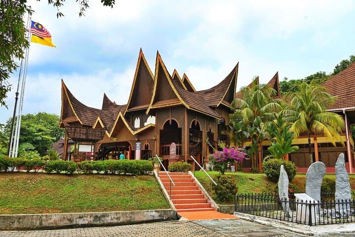 Day Tour Negeri Sembilan — Seremban Culture, Architecture & Hidden Temples