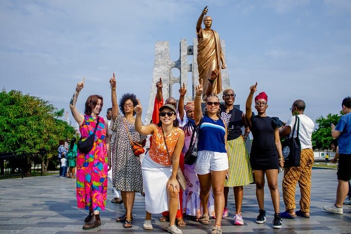 Half-Day Accra Cultural Highlights: Independence Square, Museums & Makola Market