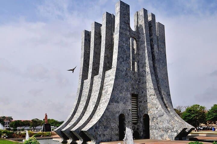 Half-Day Accra Cultural Highlights: Independence Square, Museums & Makola Market photo 6