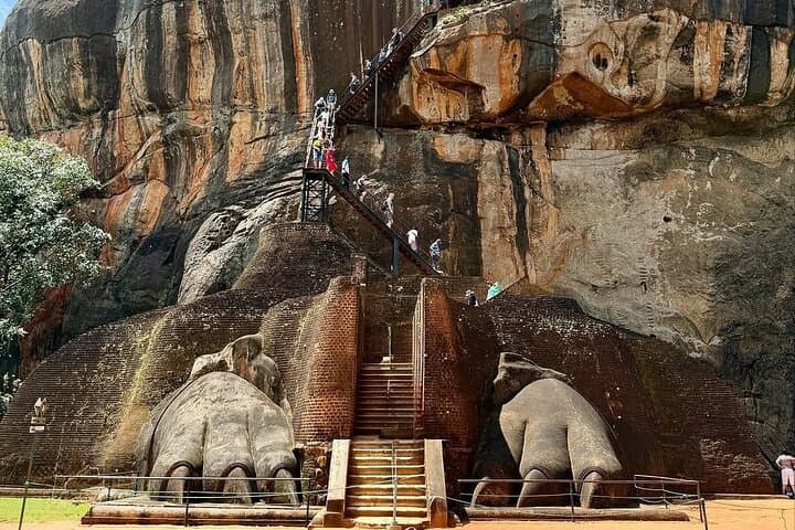 3-Day Private Sri Lanka Tour: Sigiriya, Kandy & Nuwara Eliya with Chauffeur photo 4