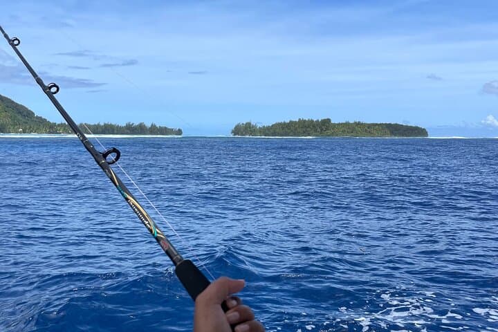 Moorea 4-Hour Private Fishing Discovery Tour — Spearfishing & Lagoon Trolling photo 2