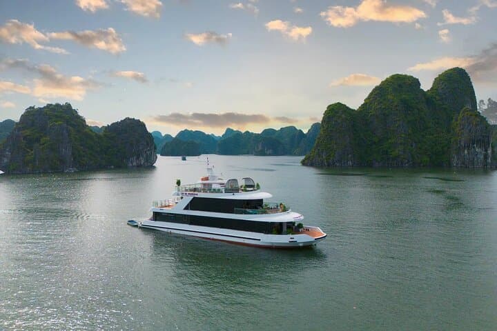 Lan Ha Bay Sunset Cruise with Kayaking, Swimming & Floating Village Visit photo 2