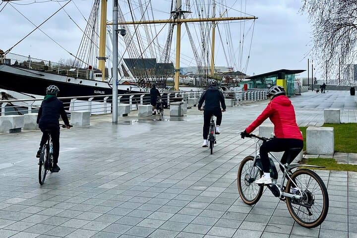 Essential Bike and E‑Bike Tour of Glasgow: River Clyde Loop & Historic Sights photo 6