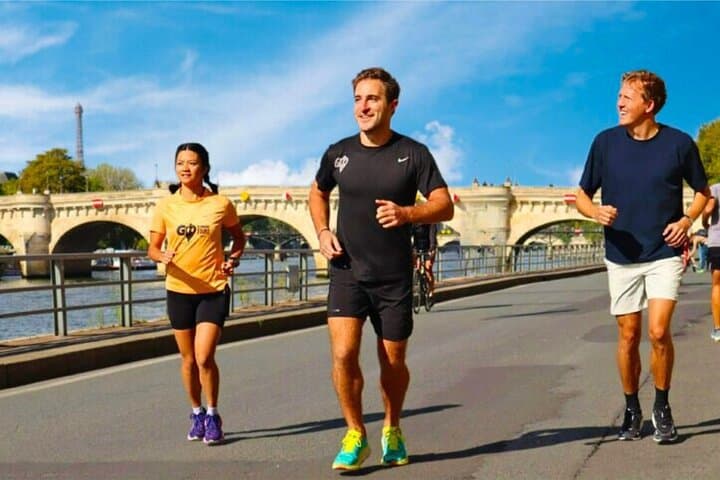 Run Paris’s Main Sights: 8K Guided Morning Run Past the Eiffel & Louvre photo 2