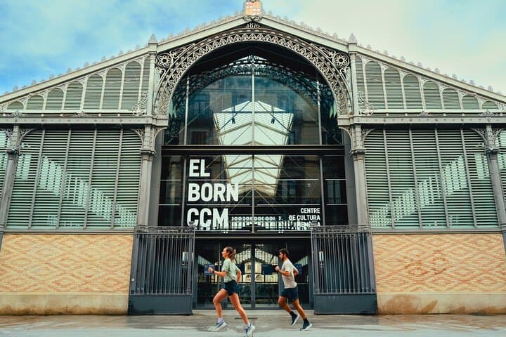 Run Barcelona's Gothic Quarter: 7K Group Running Tour from Plaça Catalunya photo 2