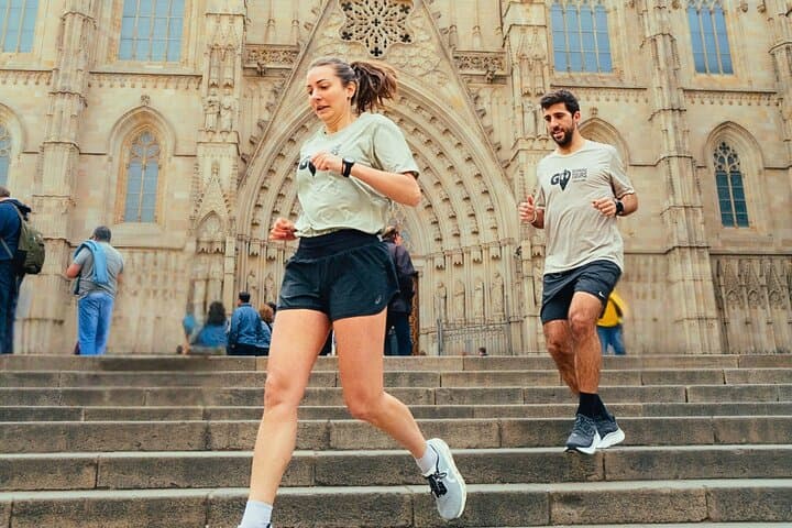 Run Barcelona's Gothic Quarter: 7K Group Running Tour from Plaça Catalunya photo 3
