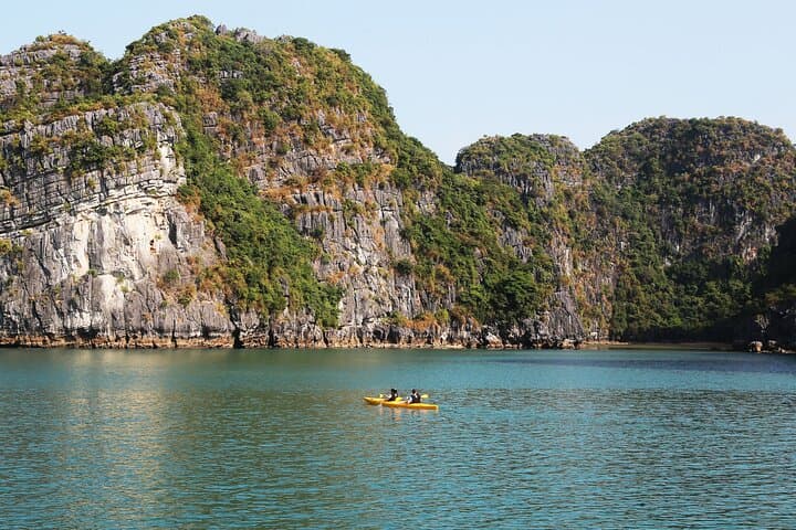 Bai Tu Long Bay 3-Day Cruise: Kayaks, Caves & Floating-Village Discovery photo 3