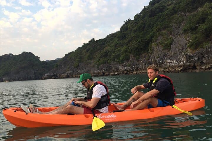 Bai Tu Long Bay 3-Day Cruise: Kayaks, Caves & Floating-Village Discovery photo 4