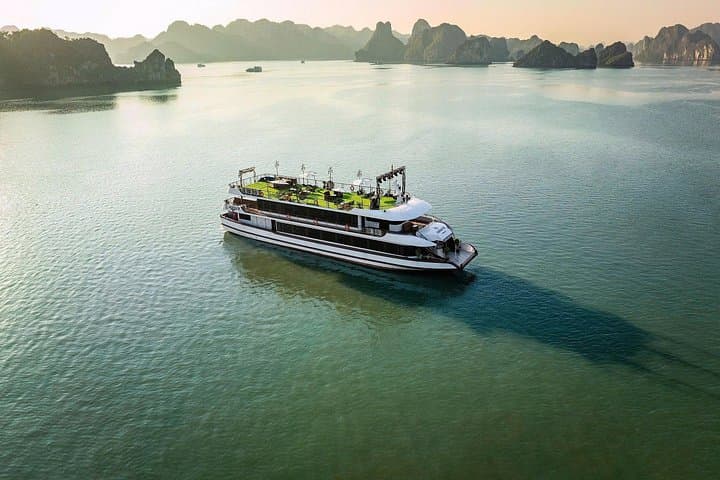 halong-bay-full-day-cruise-kayak-sung-sot-cave-titov-island photo 1