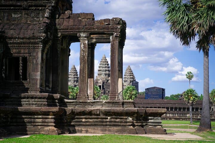Full-Day Angkor Temple Tour: Angkor Wat, Bayon & Ta Prohm
