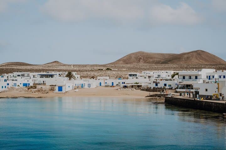 La Graciosa Catamaran Cruise: Day Sail, Snorkel & Kayak from Lanzarote photo 3