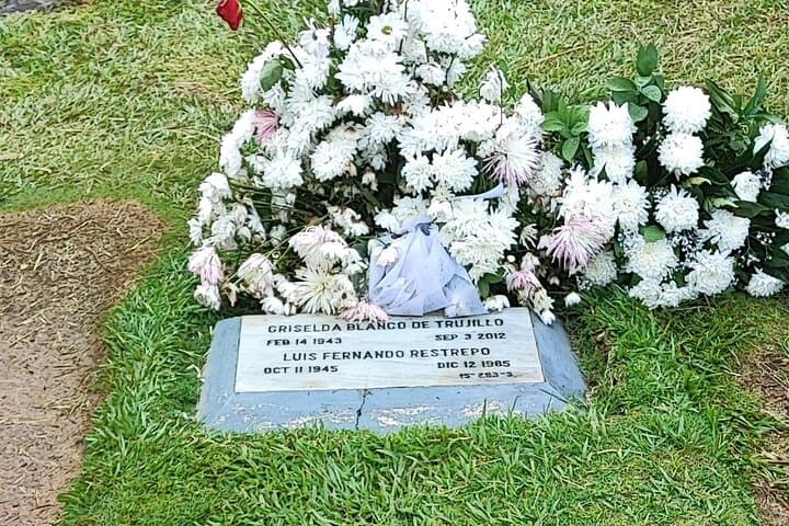 Medellín Escobar Sites Private Tour: Honest History & Urban Transformation photo 4
