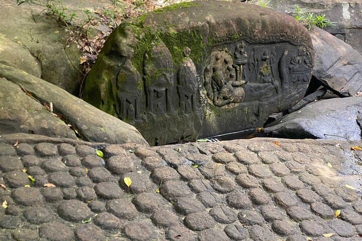 Kbal Spean Trek & Banteay Srei: River of a Thousand Lingas Trek from Siem Reap photo 4