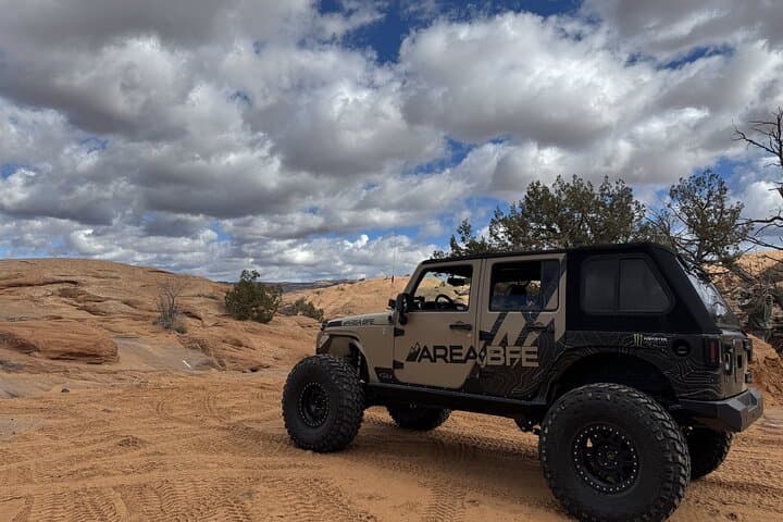 Hells Revenge 3-Hour Jeep Tour in Moab — Slickrock Climbs & Colorado River Views photo 4