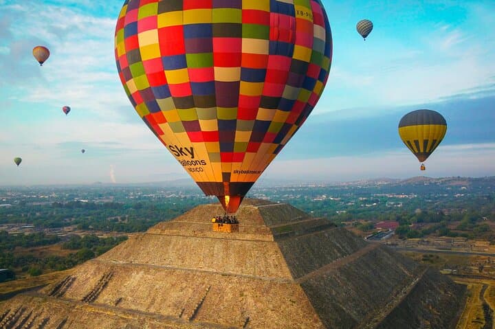 Sunrise Hot Air Balloon Over Teotihuacan Pyramids: Flight, Toast & Panoramic Breakfast photo 2
