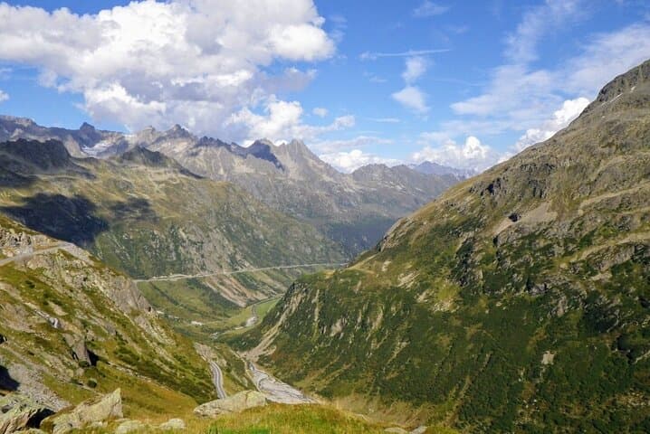 Interlaken to Milan MXP: Private Scenic One-Way Alpine Transfer photo 5