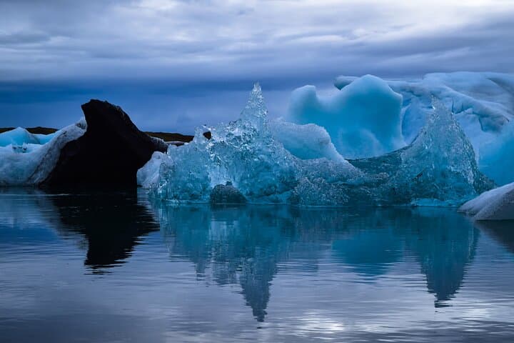 3-Day Winter Iceland South Coast & Golden Circle: Glacier Hike, Ice Cave & Northern Lights photo 2
