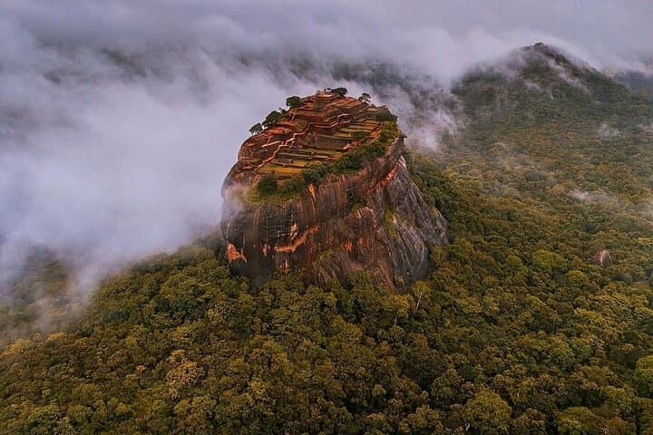 3-Day Private Sri Lanka Tour: Sigiriya, Kandy & Nuwara Eliya with Chauffeur