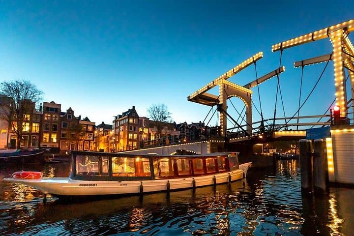 Evening Electric Canal Cruise in Amsterdam: 1-Hour Guided Tour with Onboard Bar photo 1
