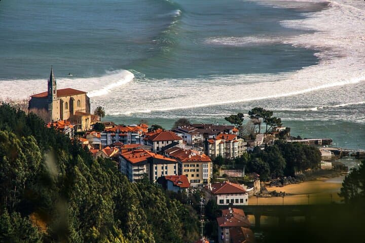 Hike San Juan de Gaztelugatxe, Mundaka & Gernika: Private Day Tour from San Sebastián
