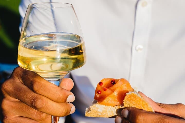 Seine River Rooftop Boat Cruise Aperitif — Paris Evening Cruise with Drinks & Platter photo 4