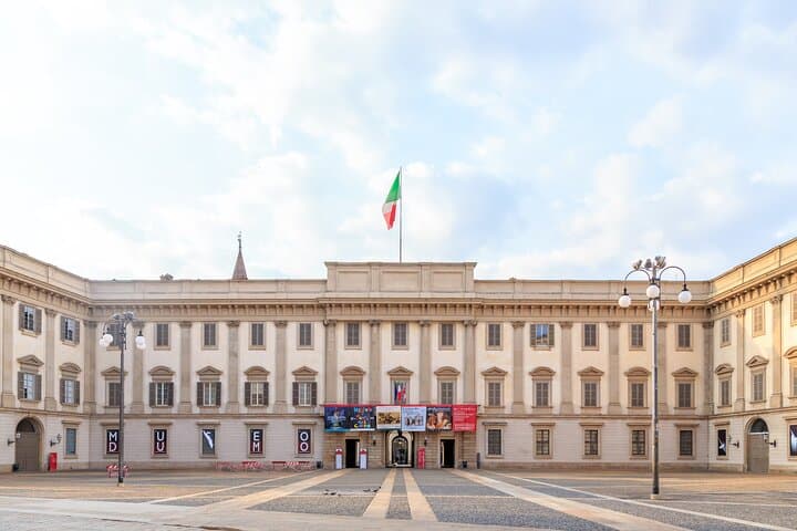 Bike Tour of Milan Old Town: Duomo, Sforza Castle & Quiet Nature Routes photo 3