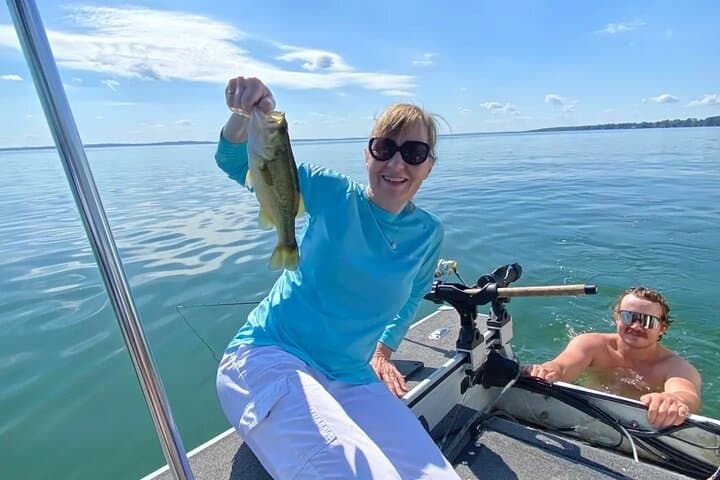 Lake Simcoe Smallmouth Bass Fishing Charter - 5-Hour Guided Trip photo 4