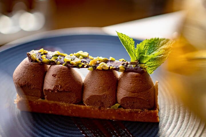 Paris Seine Dinner Cruise: Rooftop Aperitif, 3‑Course Meal & Live Singer photo 4