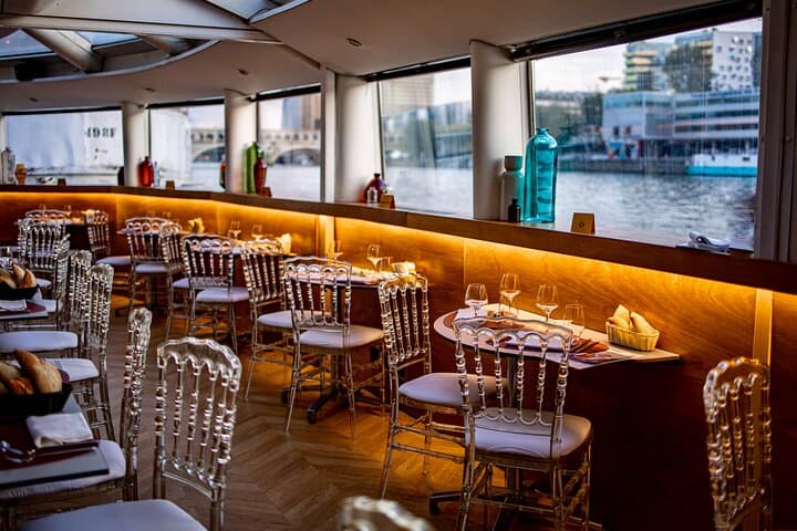 Paris Seine Dinner Cruise: Rooftop Aperitif, 3‑Course Meal & Live Singer photo 5