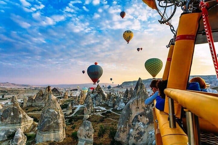 Cappadocia Hot Air Balloon Flight Over Göreme: Sunrise Ride with Pickup and Champagne
