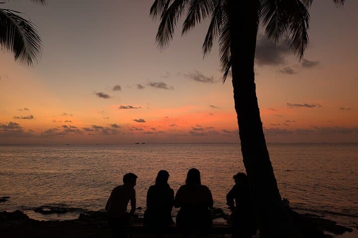 San Blas Island Hopping: 1-Night Isla Pelicano Adventure with Guna Community Visit