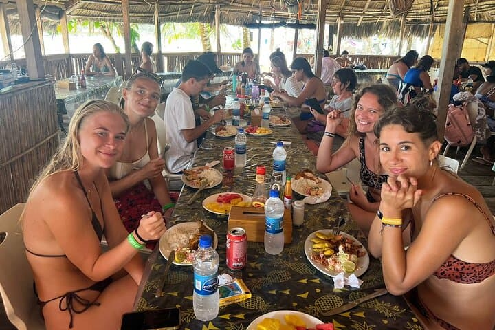 San Blas Day Trip: Snorkel Sunken Ships, Starfish Pools & Kuna Island Beaches photo 5