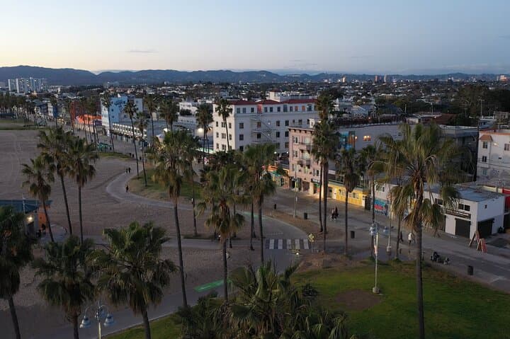 Venice Beach Boardwalk Roller Skating Tour — Skate the Ocean Front Walk with Locals photo 3