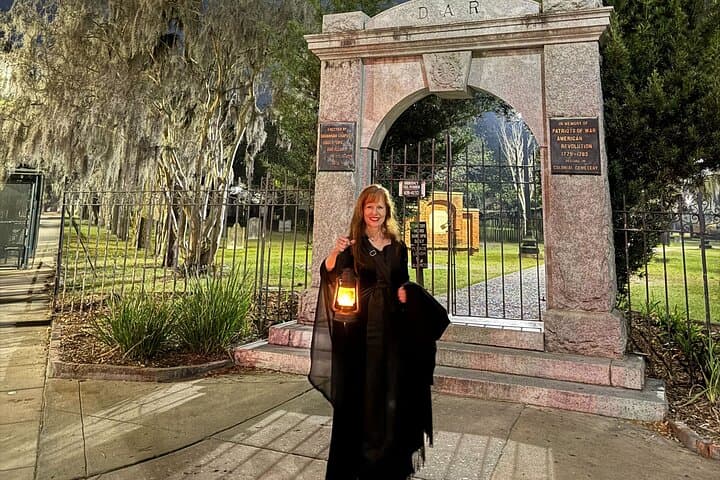 Savannah Dead of Night: Ghost Walking Tour Through the Historic District photo 2