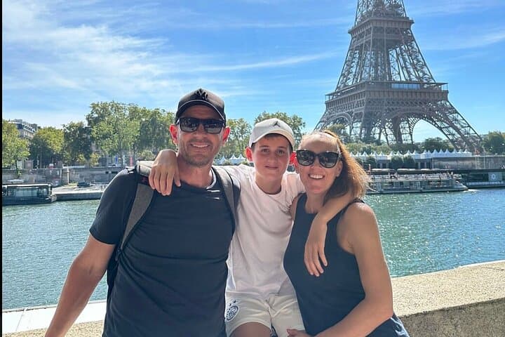 Best Paris E-Scooter City Tour: Small-Group Ride to Eiffel, Louvre & Notre-Dame photo 4