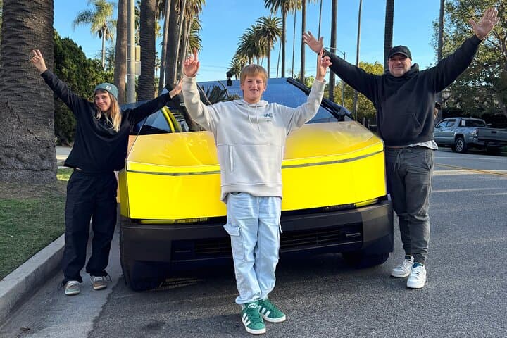 Electric Beverly Hills and Melrose AI Driving Tour — Cybertruck, Model X & Spyder photo 2