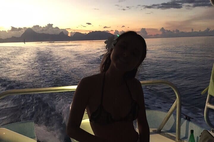 Tahiti Private Sunset Cruise: Sandbank Snorkel, Aperitif & Lagoon Views photo 2
