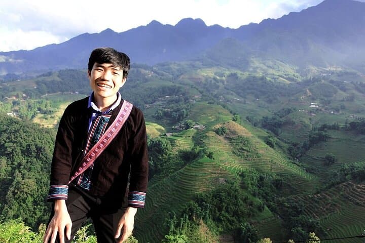 Sapa 2-Day Bac Ha Sunday Market & Cat Cat Village Tour from Hanoi