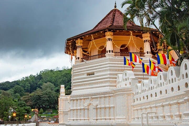 4-Day Sri Lanka Explorer: Sigiriya, Kandy, Dambulla & Colombo Highlights photo 4