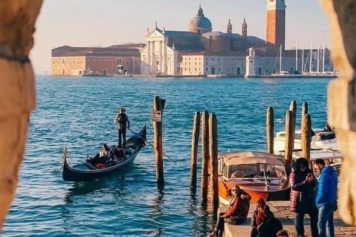 Gondola beneath the Bridge of Sighs: 30-Minute Romantic Ride in Venice photo 1