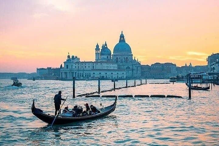 Gondola beneath the Bridge of Sighs: 30-Minute Romantic Ride in Venice photo 3