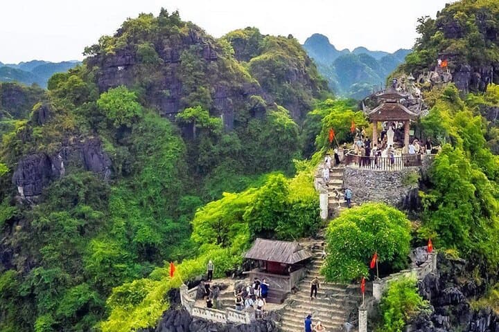 Ninh Binh One-Day: Bai Dinh, Trang An Boat Ride & Mua Cave Summit photo 5