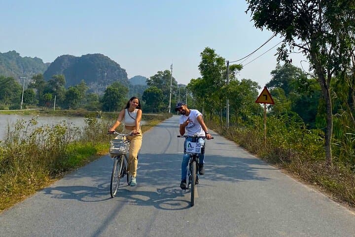 Day Trip to Trang An, Bich Dong & Hang Mua (Mua Caves) from Hanoi photo 3
